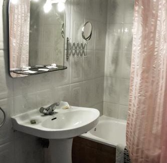 Ocana House | Cozy Hospederia del Comendador: Family-Friendly Stay