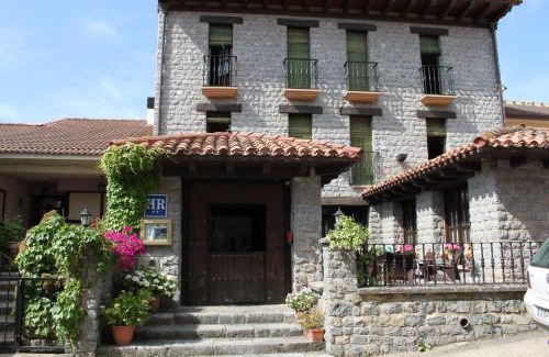 Torrecilla en Cameros House | Discover Hospederia Sagasta: Family-Friendly Retreat