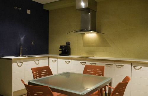 Casas-Ibanez Hotel | Discover Hospedium Apartamentos Cañitas Maite for Families