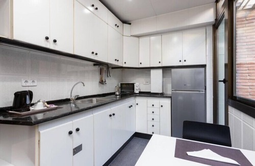 Sants-Montjuic Apartment | Stylish Hospedium Apartamentos DV with Spa and Breakfast