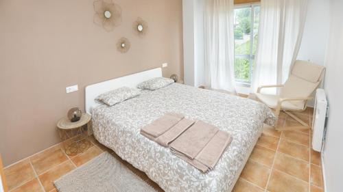Corcubion Apartment | Family-Friendly Retreat at Hospedium Galitrips Airexa