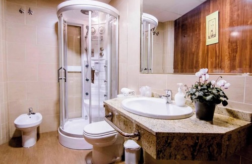 Peligros Hotel | Experience Comfort at Hospedium Hotel Blu Fonseca