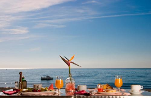 Vista de los Angeles-Rumina Hotel | Discover Oceanfront Bliss at Hospedium Hotel Continental