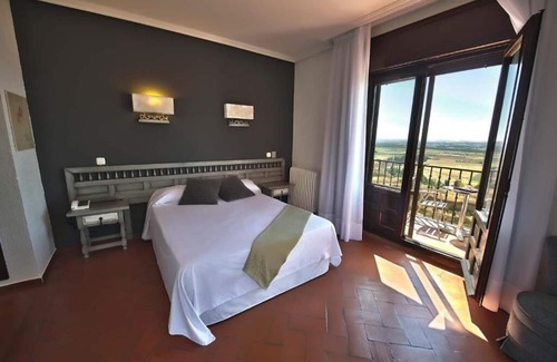 Toro Hotel | Discover Hospedium Hotel Juan II: Family-Friendly Retreat