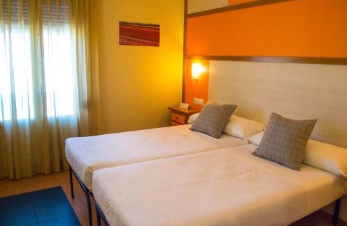 Almagro Hotel | Inviting Hotel Maestrazgo de Calatrava with Breakfast Included
