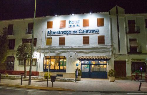 Almagro Hotel | Inviting Hotel Maestrazgo de Calatrava with Breakfast Included