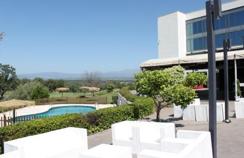 Talayuela Hotel | Pet-Friendly Escapes at Hospedium Hotel Valles de Gredos