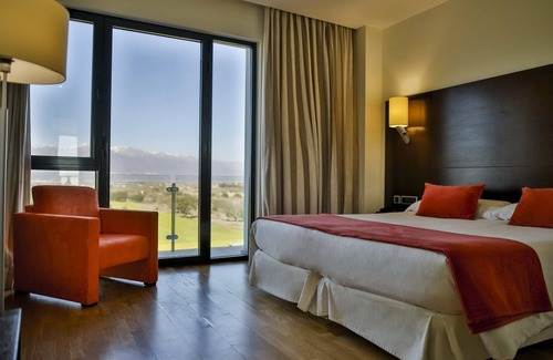 Talayuela Hotel | Relax at Hospedium Valles de Gredos with Spa and Pool