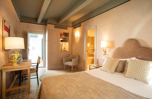 Santa Catalina Hotel | Elegant Hospes Las Casas del Rey de Baeza with Spa & Pool