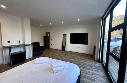 Leicester Apartment | Cozy Hospital View Apartment with Breakfast & Family-Friendly Perks