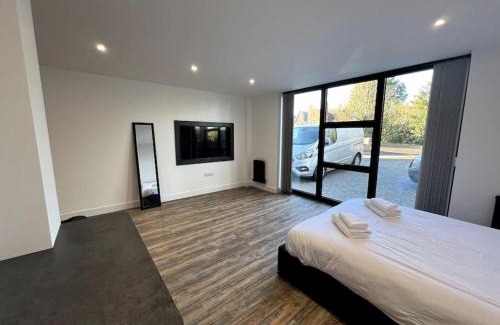 Leicester Apartment | Cozy Hospital View Apartment with Breakfast & Family-Friendly Perks