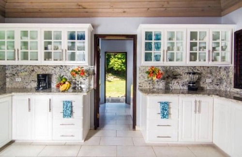 Montego Bay Villa | Relaxing Retreat at HALF HILL: Pool, Beach & Dining