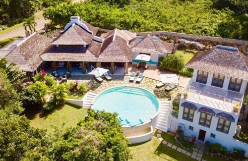 Montego Bay Villa | Relaxing Retreat at HALF HILL: Pool, Beach & Dining
