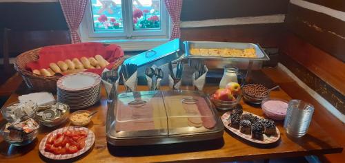 Pec pod Snezkou House | Pet-Friendly Retreat at Hospoda na Peci with Breakfast