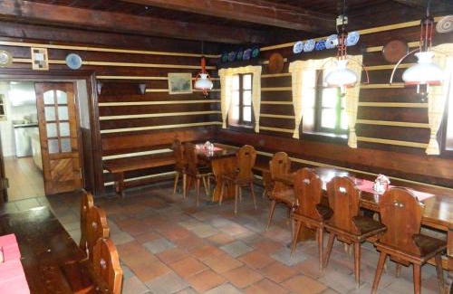 Pec pod Snezkou House | Pet-Friendly Retreat at Hospoda na Peci with Breakfast