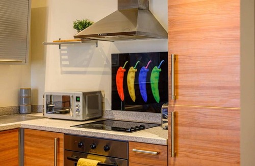St George's Quarter Apartment | Comfortable Host Apartments Near Queen Square with Breakfast