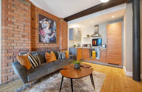 St George's Quarter Apartment | Comfortable Host Apartments Near Queen Square with Breakfast