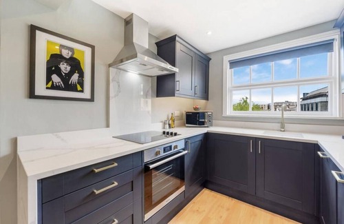 Hope Street Apartment | Comfortable Stay at Host Apartments Upper Duke Street