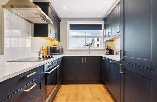 Hope Street Apartment | Comfortable Stay at Host Apartments Upper Duke Street