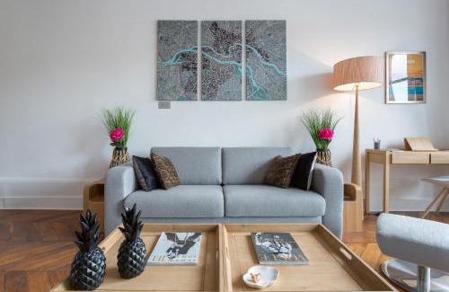 Griffon - Royale Apartment | Elegant Host Inn Lyon: Luxe Apartment with Jacuzzi Access