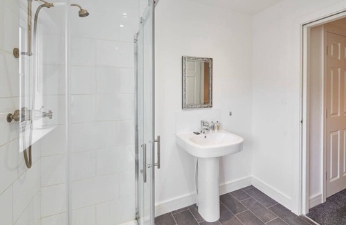 Skinningrove Apartment | Cozy Oceanfront Apartment 6 in Skinningrove Awaits You