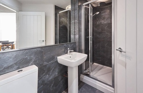 Heworth Apartment | Family-Friendly Stay at Host Stay Apartment on 4th Avenue