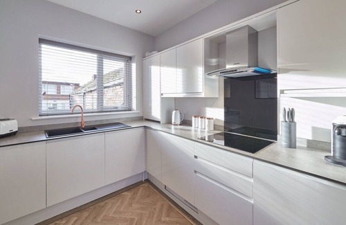 Redcar Apartment | Pet-Friendly Bellevue Apartment 1: Rated 9/10 by Guests