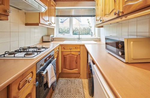 Ryton House | Discover Berry Hill View: Family-Friendly & Pet Welcome