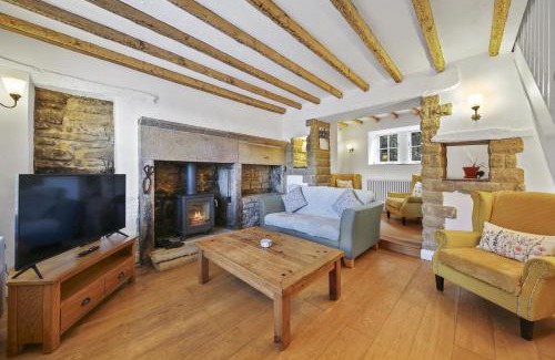 Winster House | Bradley House: Pet and Child Friendly with 9/10 Guest Rating
