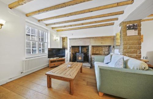 Winster House | Bradley House: Pet and Child Friendly with 9/10 Guest Rating