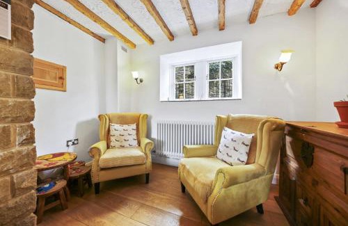 Winster House | Bradley House: Pet and Child Friendly with 9/10 Guest Rating
