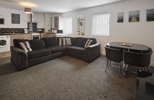 Skinningrove Apartment | Experience Driftwood: Family-Friendly Getaway Awaits!