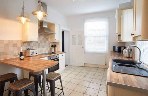 Saltburn-by-the-Sea House | Pet-Friendly Windsor Cottage: Rated 9.2/10 by Guests