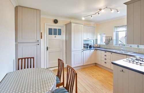 Brotton House | Guest Rated 10/10: Host & Stay at Coach Cottage