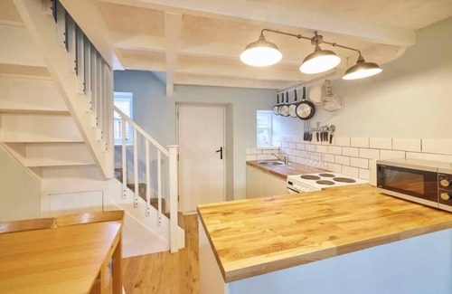 Hinderwell House | Relax at Honey Cottage: Pet-Friendly Retreat Awaits!