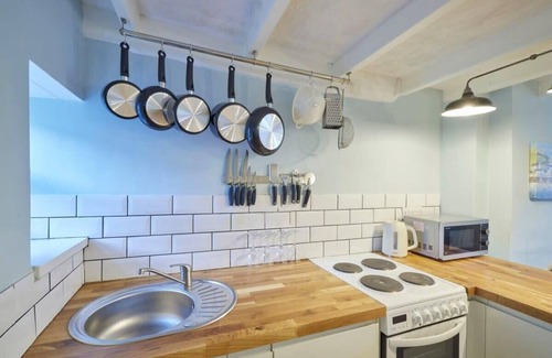 Hinderwell House | Relax at Honey Cottage: Pet-Friendly Retreat Awaits!