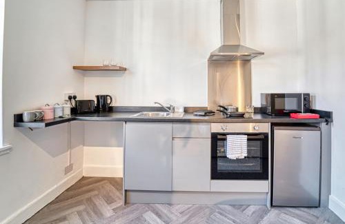 Pontrilas Apartment | Budget-Friendly Stay at Guest Homes - Hills Apartments