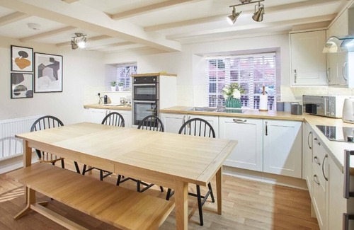 Lythe House | Guest Rated 10/10 at Host & Stay | Middle Farmhouse
