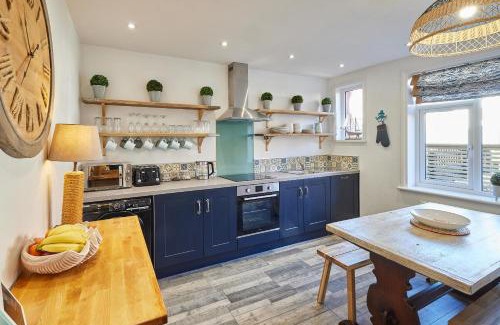 West Cliff House | Discover Mumbles Cottage: Family-Friendly Retreat Awaits