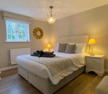 Sherington House | Cozy 1 Bedroom Cottage Style Maisonette - Family Friendly