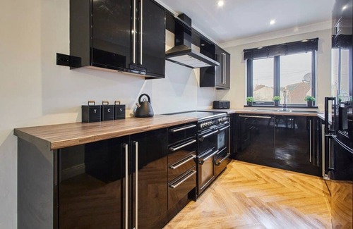 Great Ayton House | Pet-Friendly Retreat at Roseberry Topping Townhouse