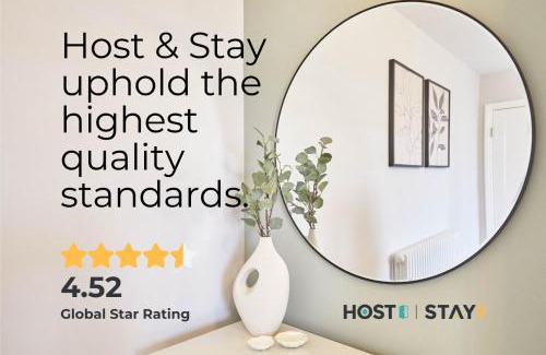 Ipswich House | Family-Friendly Retreat at Sherrington Road Guest Homes
