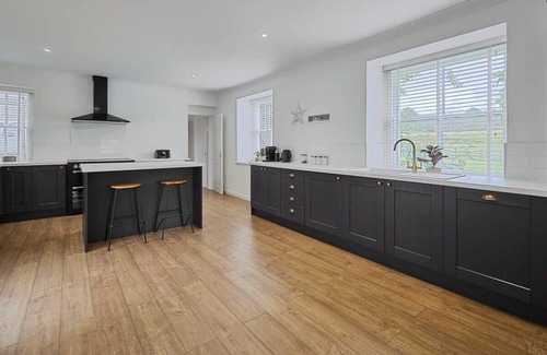 Kepwick House | Discover Host & Stay: Family-Friendly Retreat with Great Amenities
