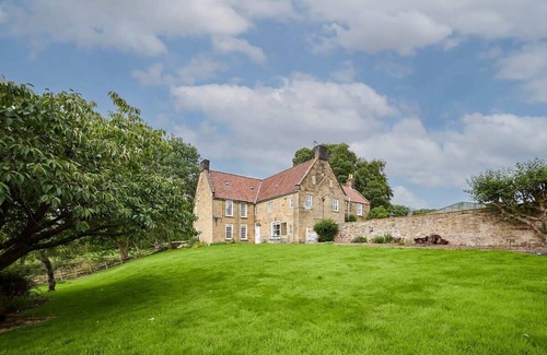 Kepwick House | Discover Host & Stay: Family-Friendly Retreat with Great Amenities