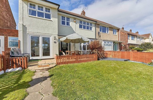 Seaton Carew House | Discover Host & Stay: Pet-Friendly Stonehaven Retreat