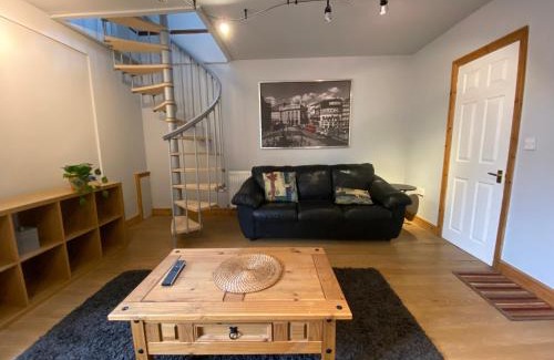 Walton Apartment | Top-Rated 1-Bed Maisonette in Milton Keynes for Families