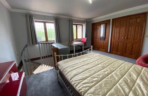 Walton Apartment | Top-Rated 1-Bed Maisonette in Milton Keynes for Families
