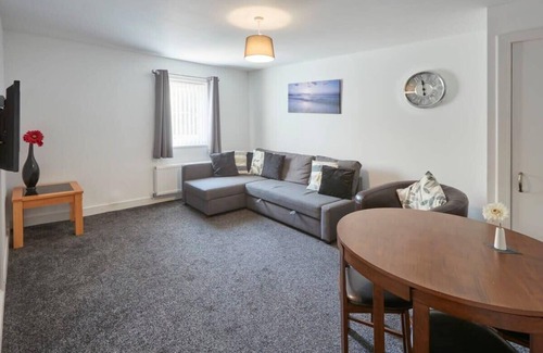 Skinningrove Apartment | Relax at Host & Stay with Breathtaking Sunset Views