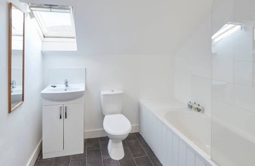 Skinningrove Apartment | Relax at Host & Stay with Breathtaking Sunset Views