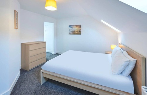 Skinningrove Apartment | Relax at Host & Stay with Breathtaking Sunset Views